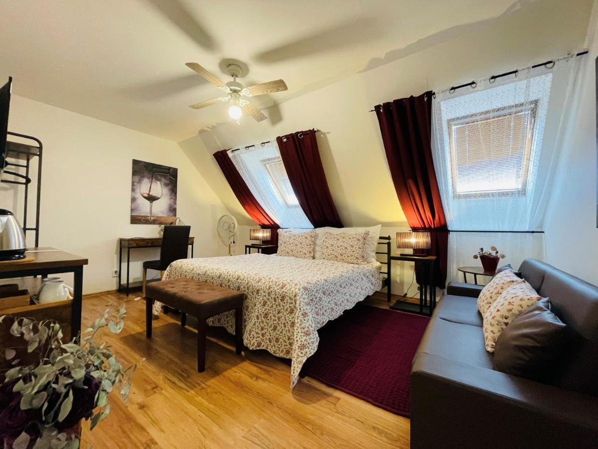 Hotel Marcincak*** Mikulov Bagian luar foto